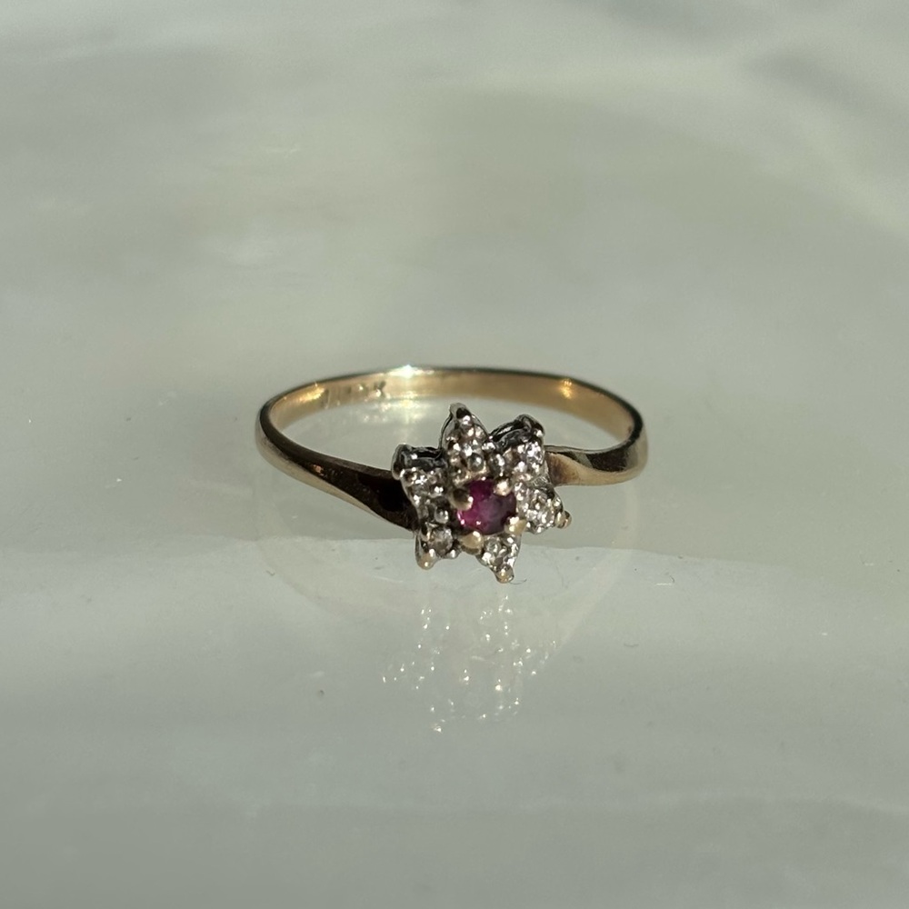 Elegant 10k Gold ring